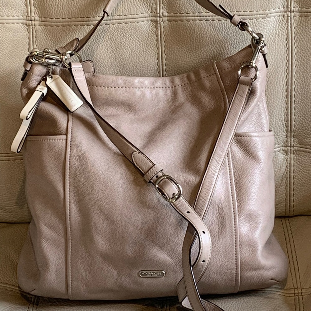 Coach parkParchment Leather Hobo Bag
13"L x 3.5"W x 13.5"H
Item #: 2004834